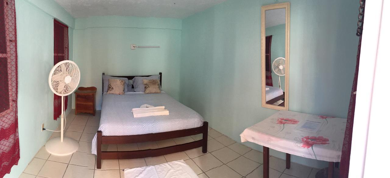 Blue Wave Guest House Caye Caulker Exterior foto