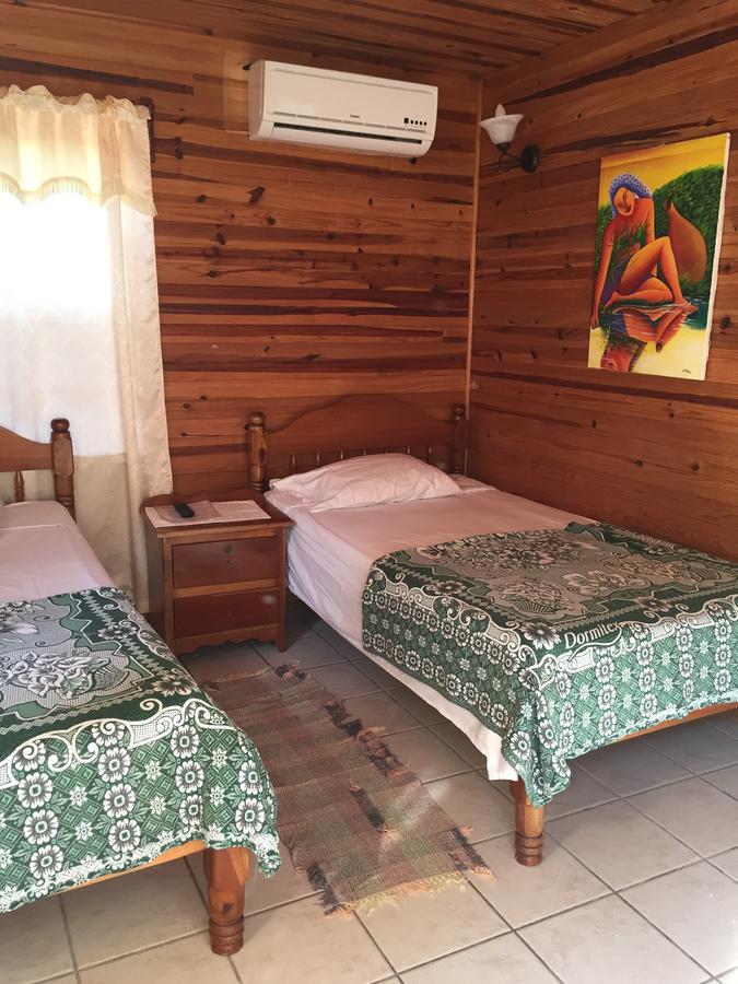 Blue Wave Guest House Caye Caulker Exterior foto