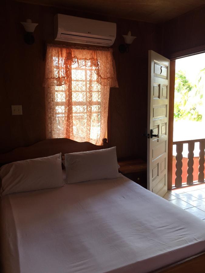 Blue Wave Guest House Caye Caulker Exterior foto