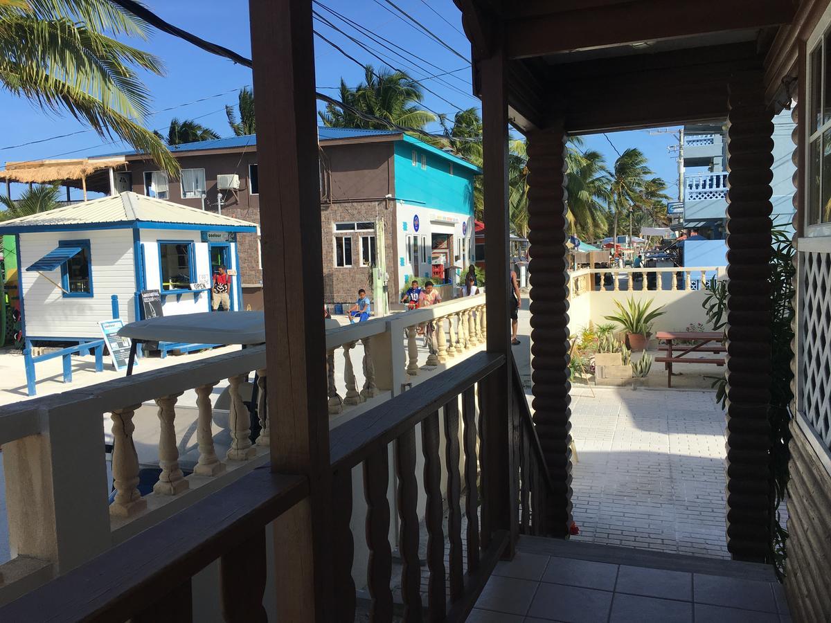 Blue Wave Guest House Caye Caulker Exterior foto