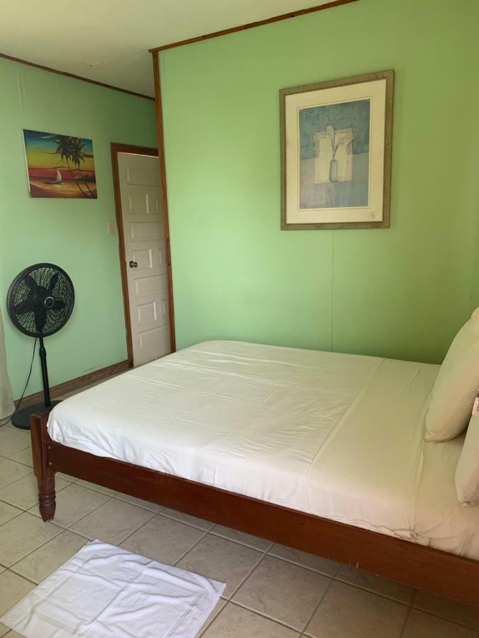 Blue Wave Guest House Caye Caulker Exterior foto
