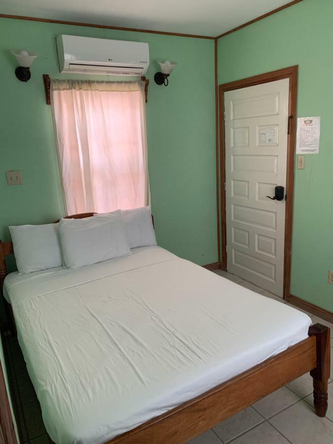 Blue Wave Guest House Caye Caulker Exterior foto