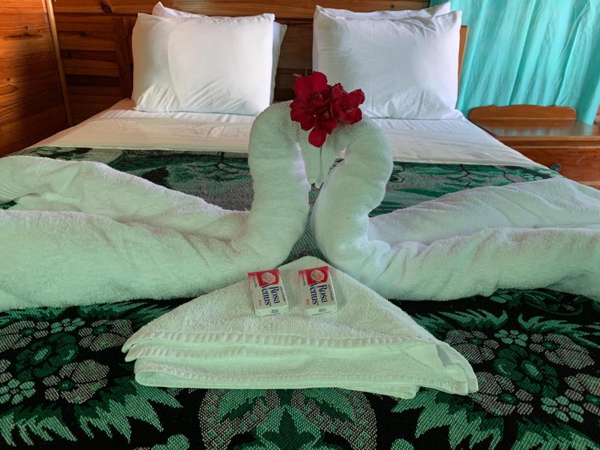 Blue Wave Guest House Caye Caulker Exterior foto